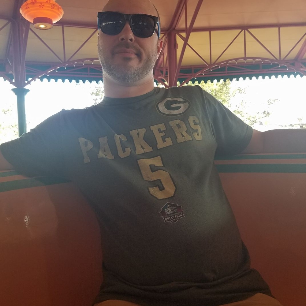 Meet your Posher, Nicholas